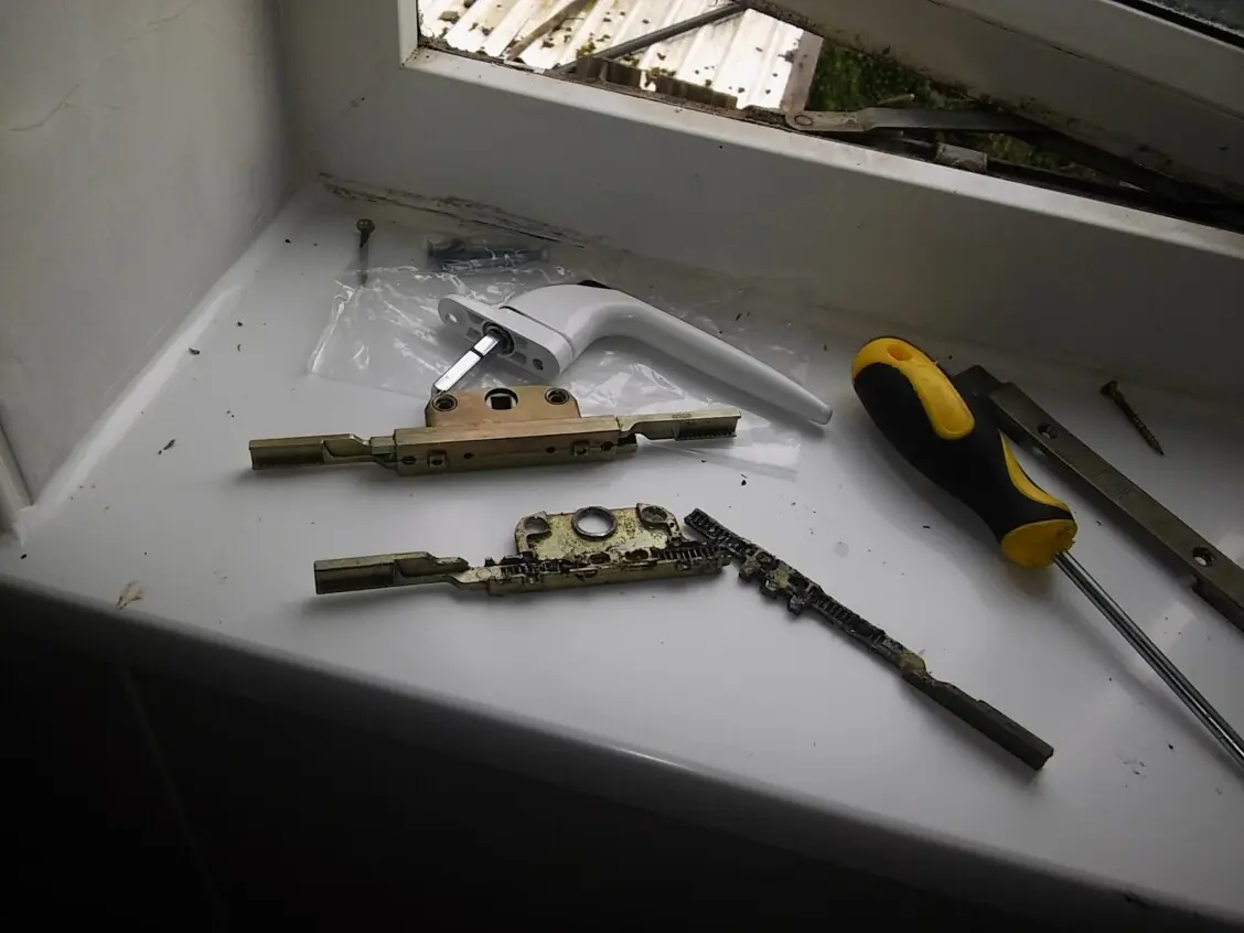 Upvc Window & Door Repairs, Dewsbury,Mirfield. Leeds. window locks, Dewsbury.